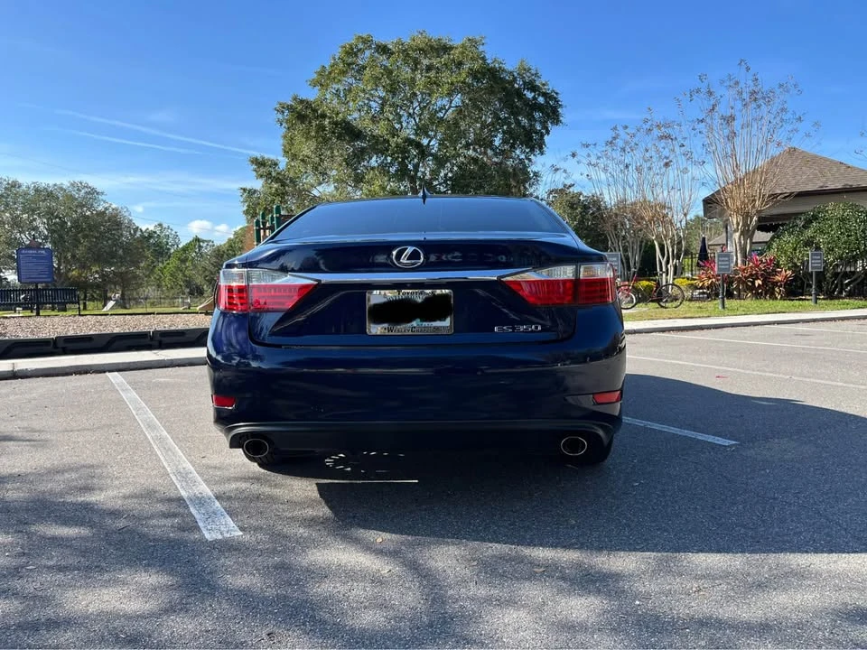 2015 Lexus ES 6th Gen - Image 3 of 16