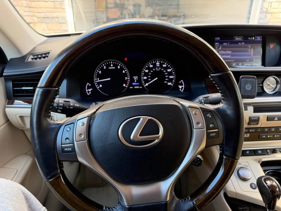 2015 Lexus ES 6th Gen - Image 5 of 12