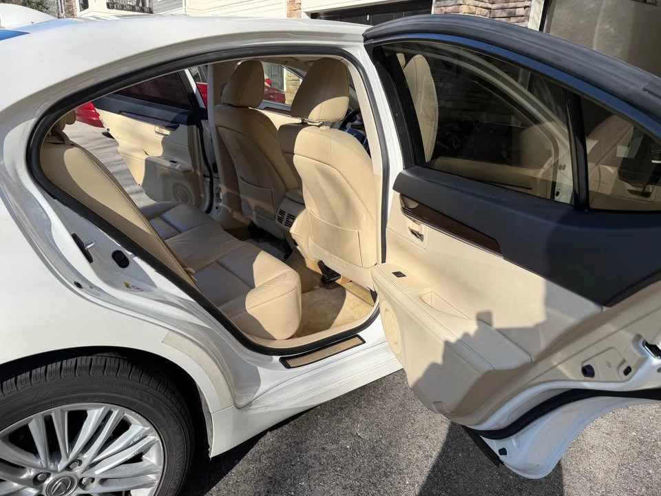 2015 Lexus ES 6th Gen - Image 9 of 12
