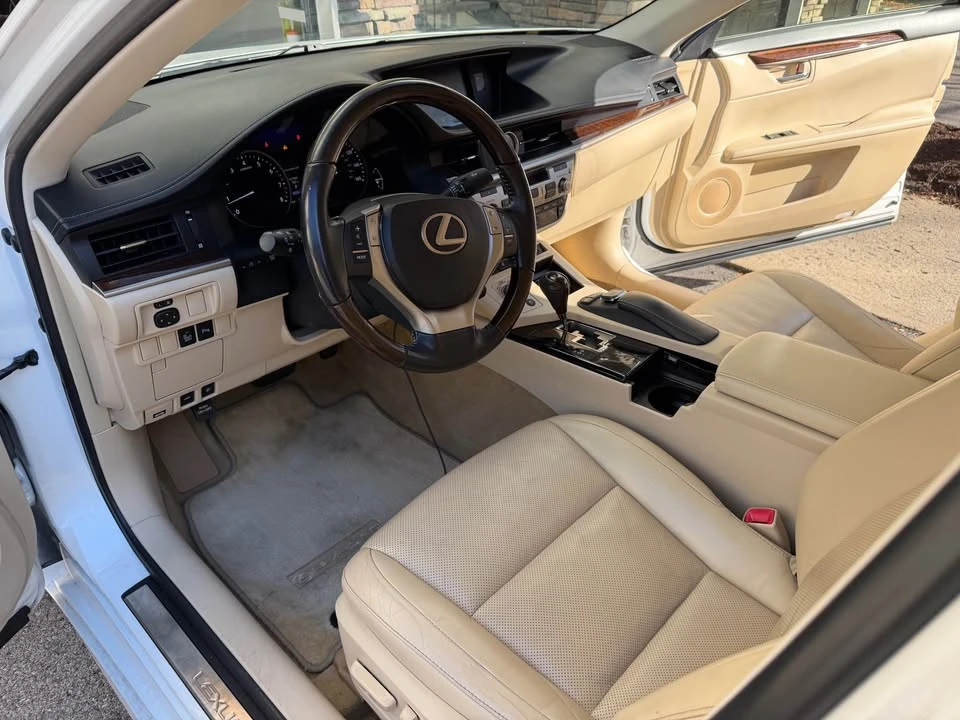 2015 Lexus ES 6th Gen - Image 6 of 12