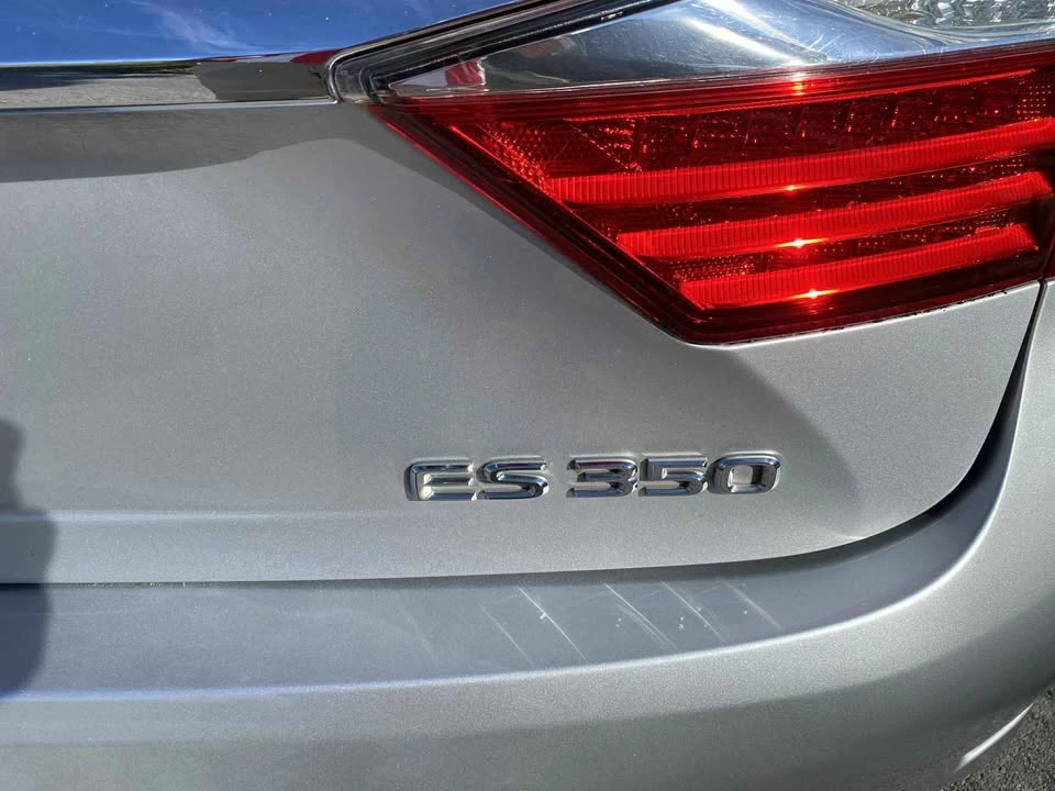 2015 Lexus ES 6th Gen - Image 8 of 13