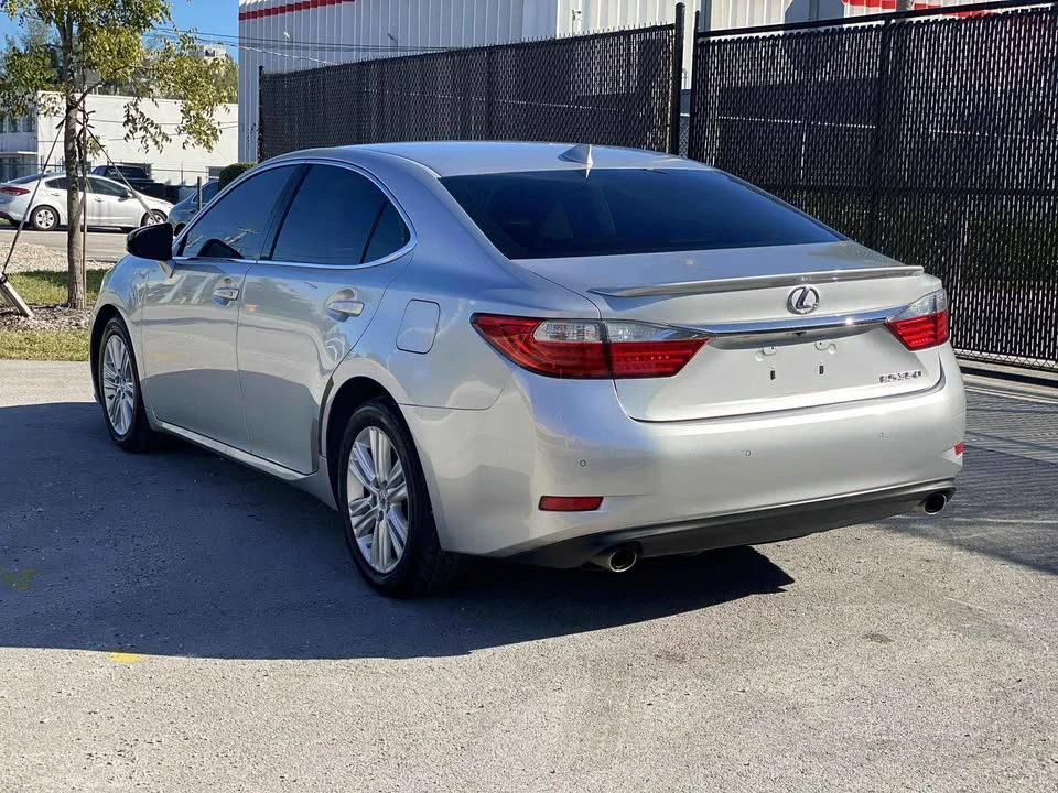 2015 Lexus ES 6th Gen - Image 4 of 13