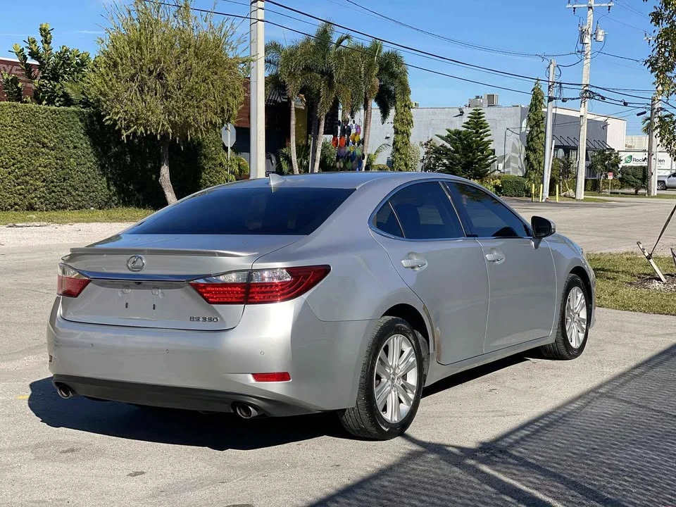 2015 Lexus ES 6th Gen - Image 3 of 13