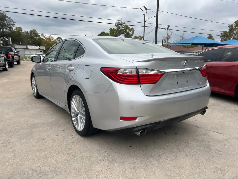 2015 Lexus ES 6th Gen - Image 5 of 5