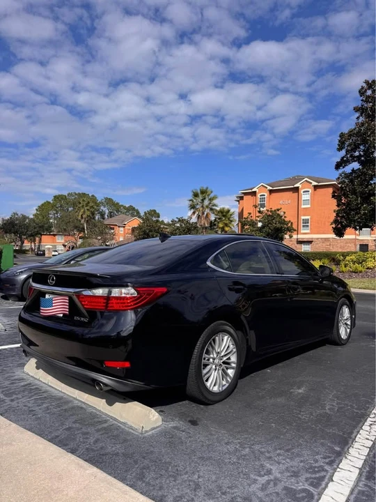 2015 Lexus ES 6th Gen - Image 3 of 11