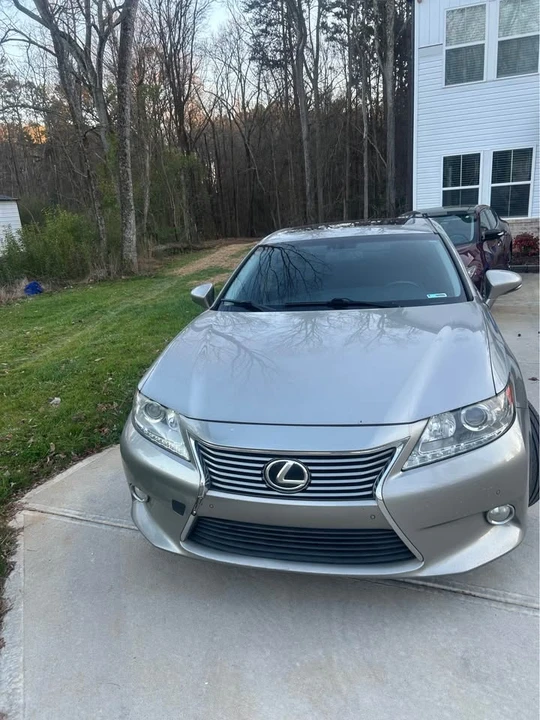 2015 Lexus ES 6th Gen - Image 5 of 12
