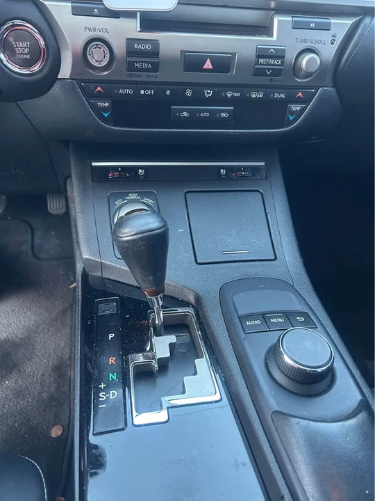 2015 Lexus ES 6th Gen - Image 8 of 12