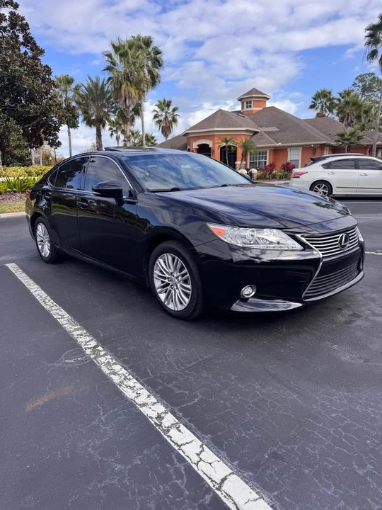 2015 Lexus ES 6th Gen - Image 6 of 11