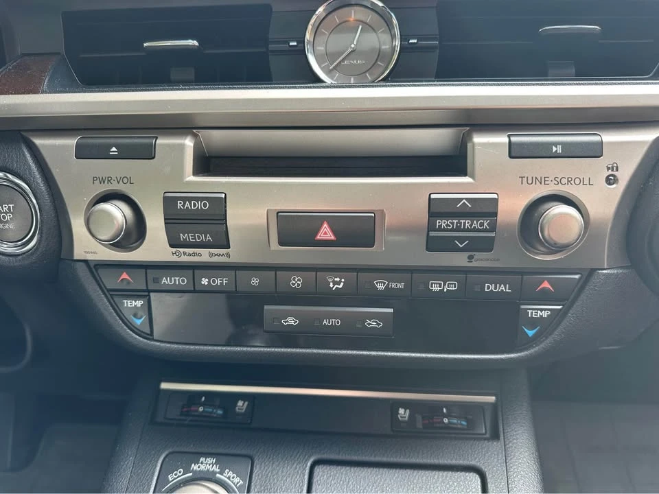 2015 Lexus ES 6th Gen - Image 16 of 18