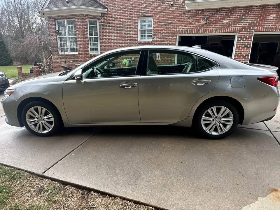 2015 Lexus ES 6th Gen - Image 7 of 18