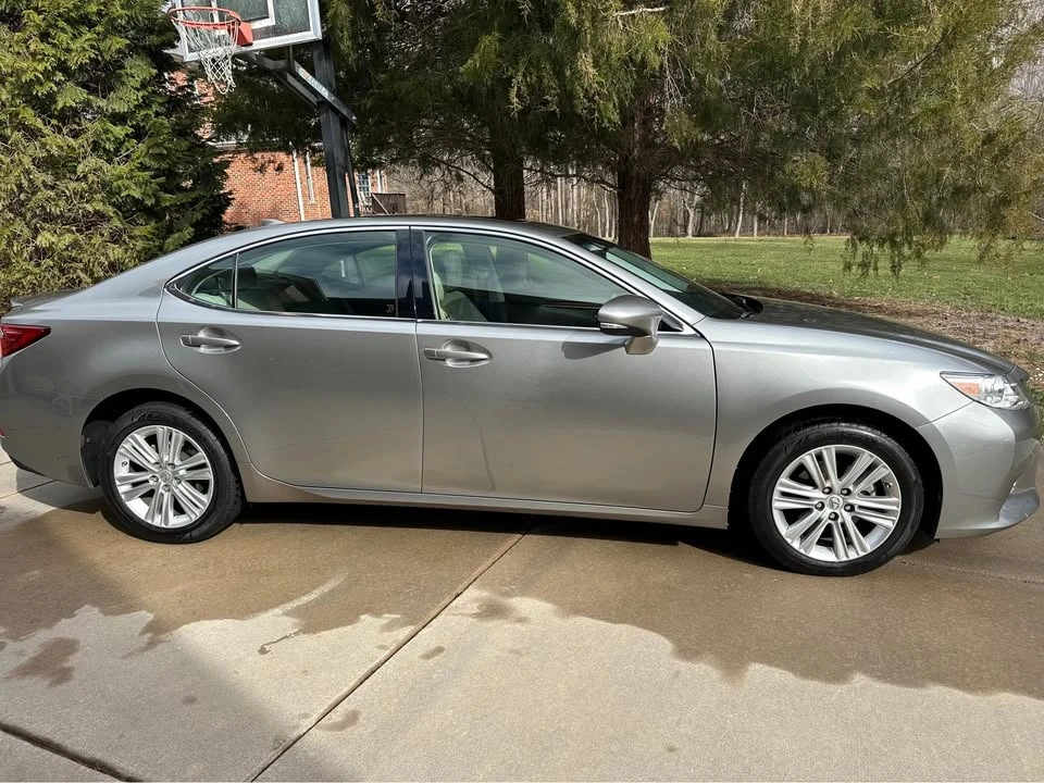 2015 Lexus ES 6th Gen - Image 6 of 18