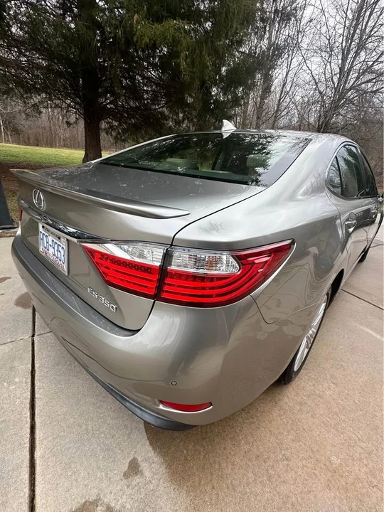 2015 Lexus ES 6th Gen - Image 5 of 18