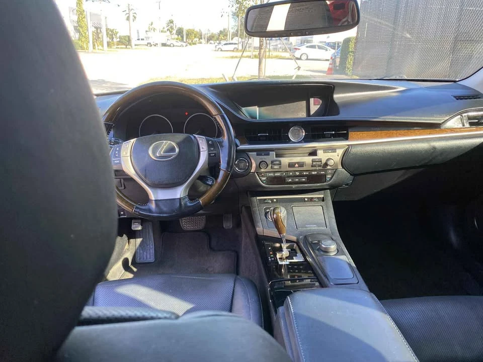 2015 Lexus ES 6th Gen - Image 11 of 13