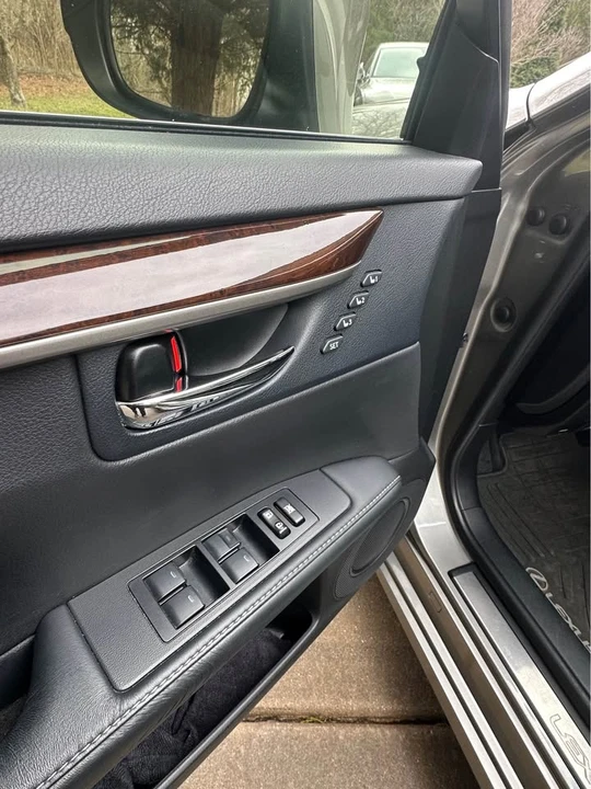 2015 Lexus ES 6th Gen - Image 9 of 18