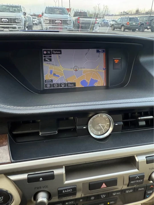 2015 Lexus ES 6th Gen - Image 9 of 10