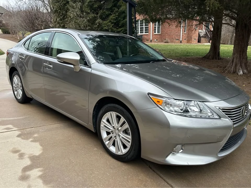 2015 Lexus ES 6th Gen - Image 2 of 18