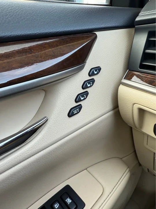 2015 Lexus ES 6th Gen - Image 6 of 10