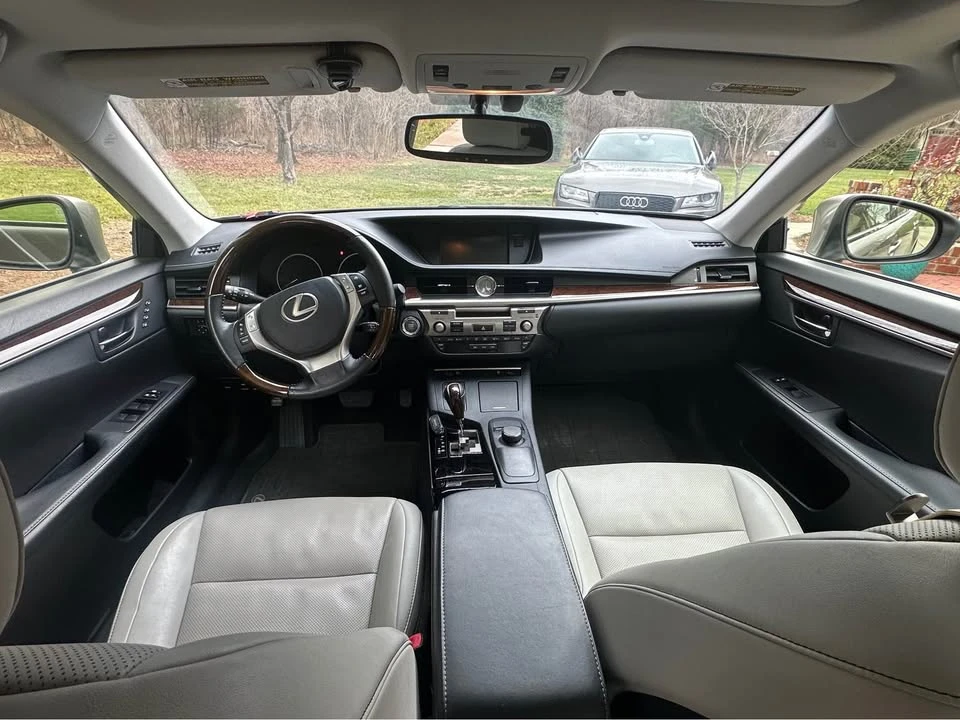 2015 Lexus ES 6th Gen - Image 11 of 18