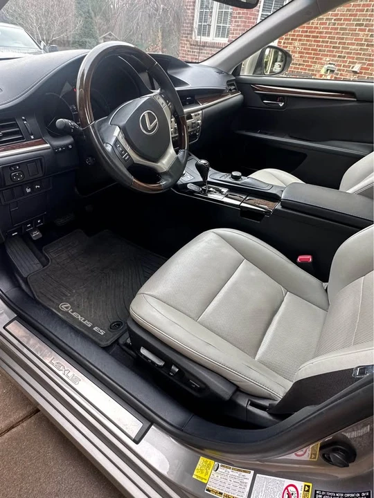 2015 Lexus ES 6th Gen - Image 10 of 18