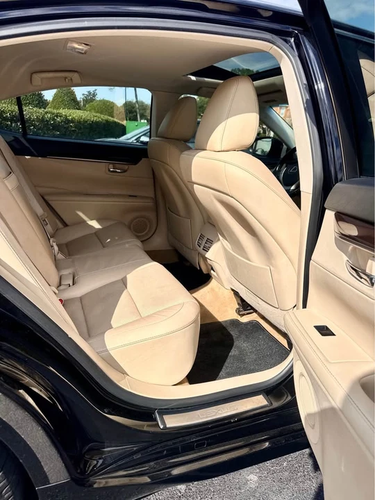 2015 Lexus ES 6th Gen - Image 8 of 11