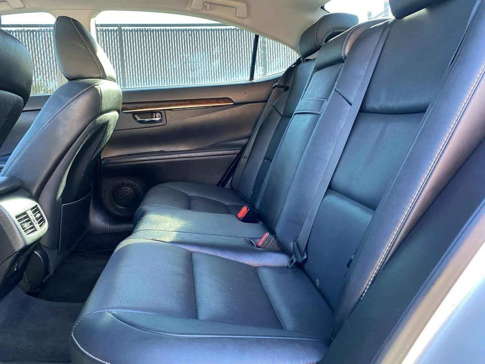 2015 Lexus ES 6th Gen - Image 8 of 14