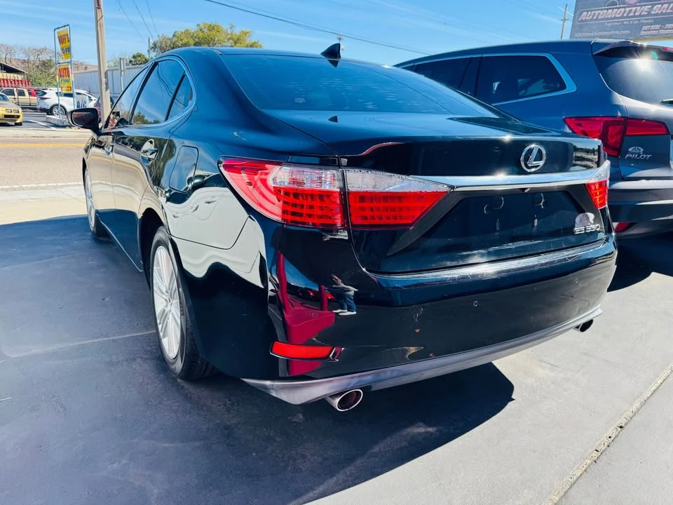 2015 Lexus ES 6th Gen - Image 4 of 10