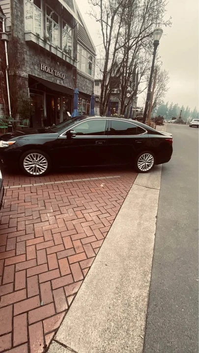 2015 Lexus ES 6th Gen - Image 3 of 9