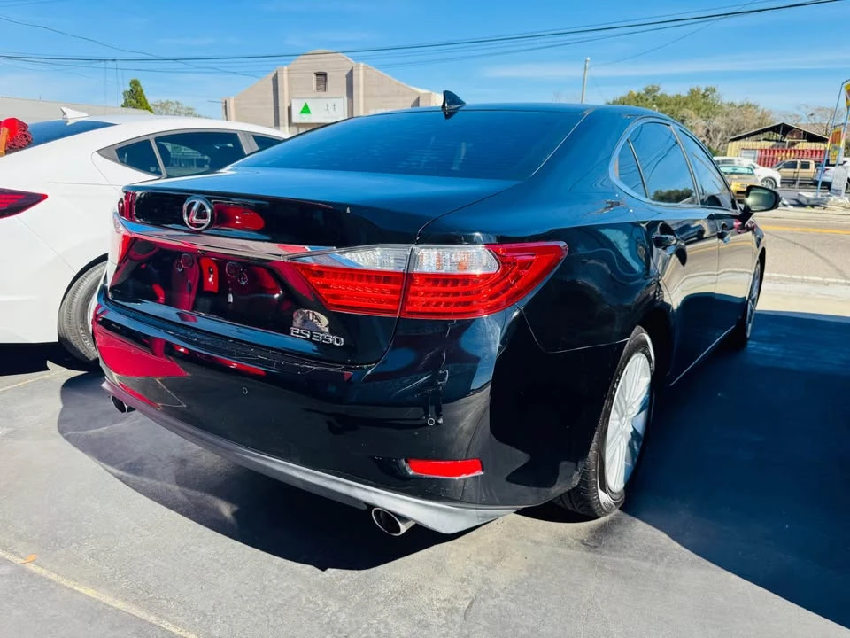 2015 Lexus ES 6th Gen - Image 3 of 10