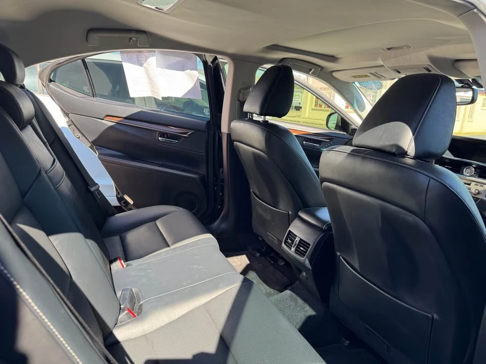 2015 Lexus ES 6th Gen - Image 8 of 10