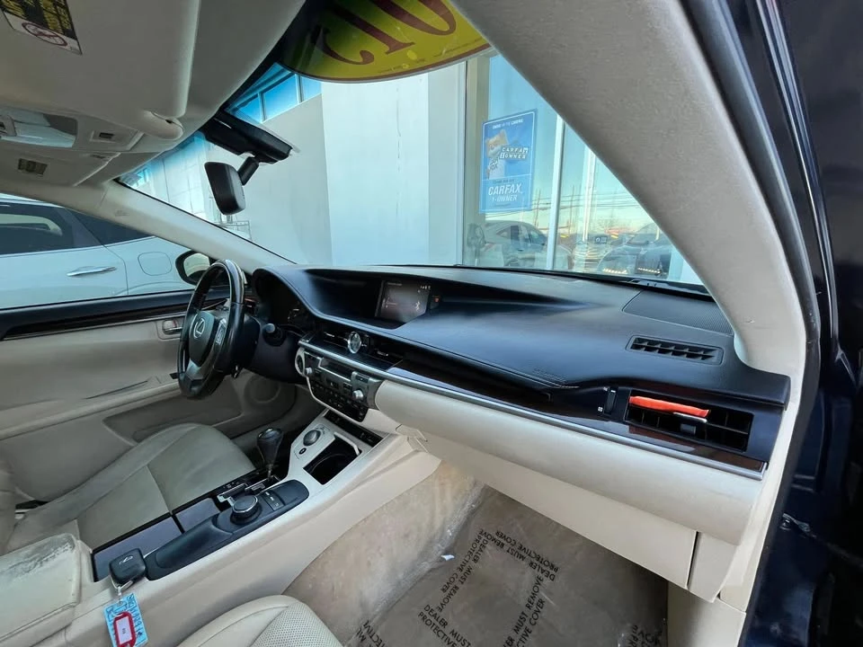 2015 Lexus ES 6th Gen - Image 11 of 18