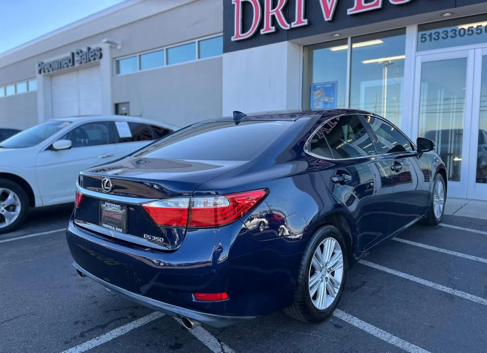 2015 Lexus ES 6th Gen - Image 8 of 18