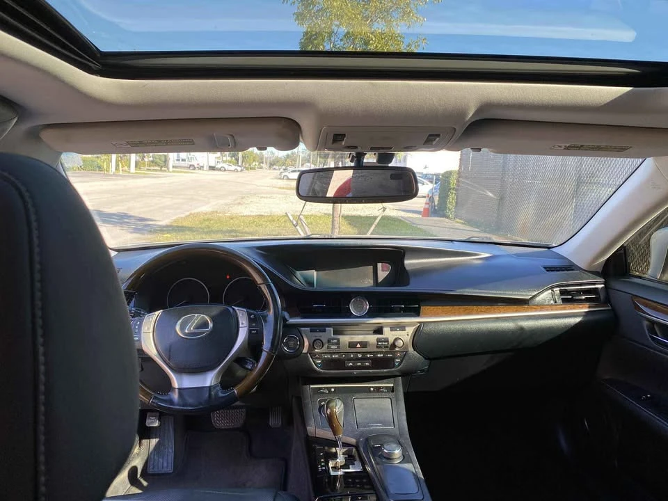 2015 Lexus ES 6th Gen - Image 13 of 14