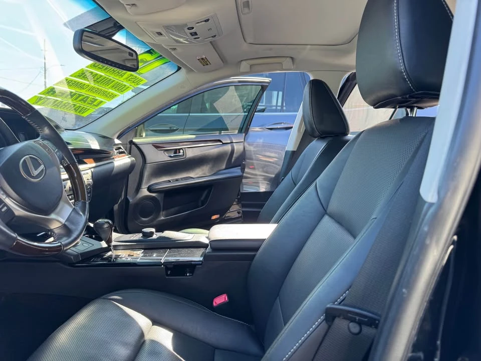 2015 Lexus ES 6th Gen - Image 5 of 10