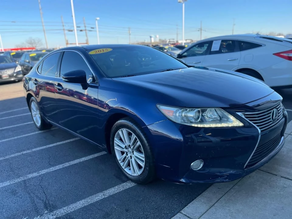 2015 Lexus ES 6th Gen - Image 6 of 18