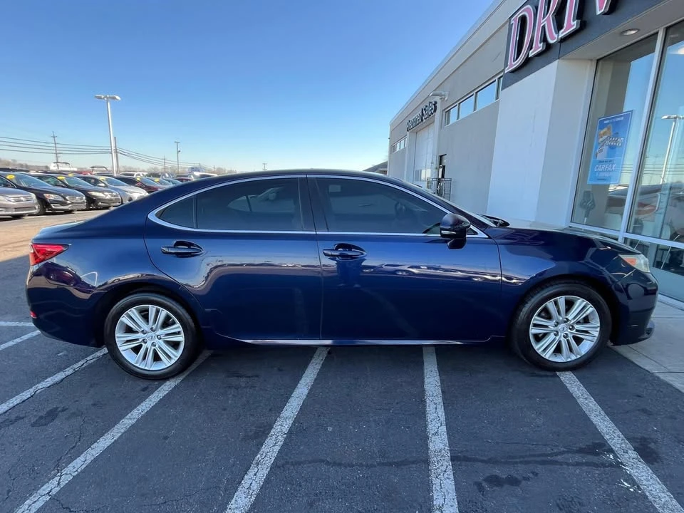 2015 Lexus ES 6th Gen - Image 7 of 18