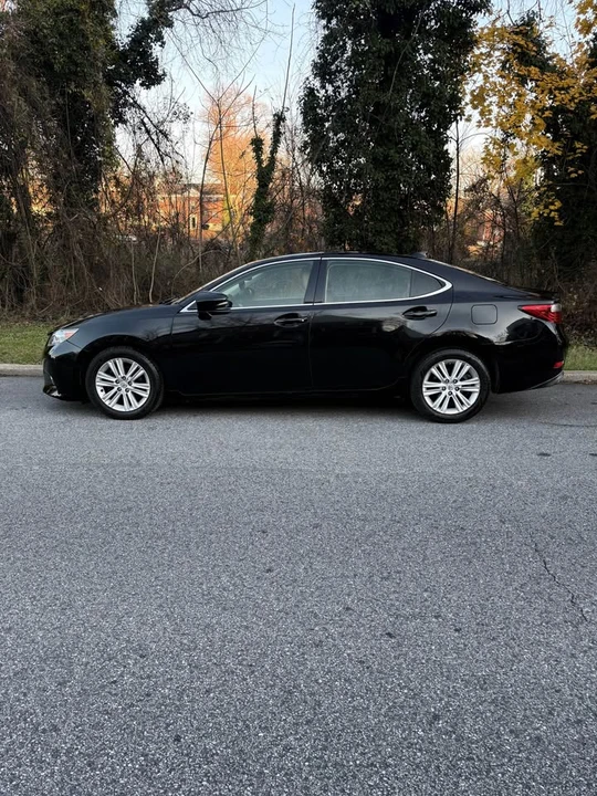 2015 Lexus ES 6th Gen - Image 3 of 7