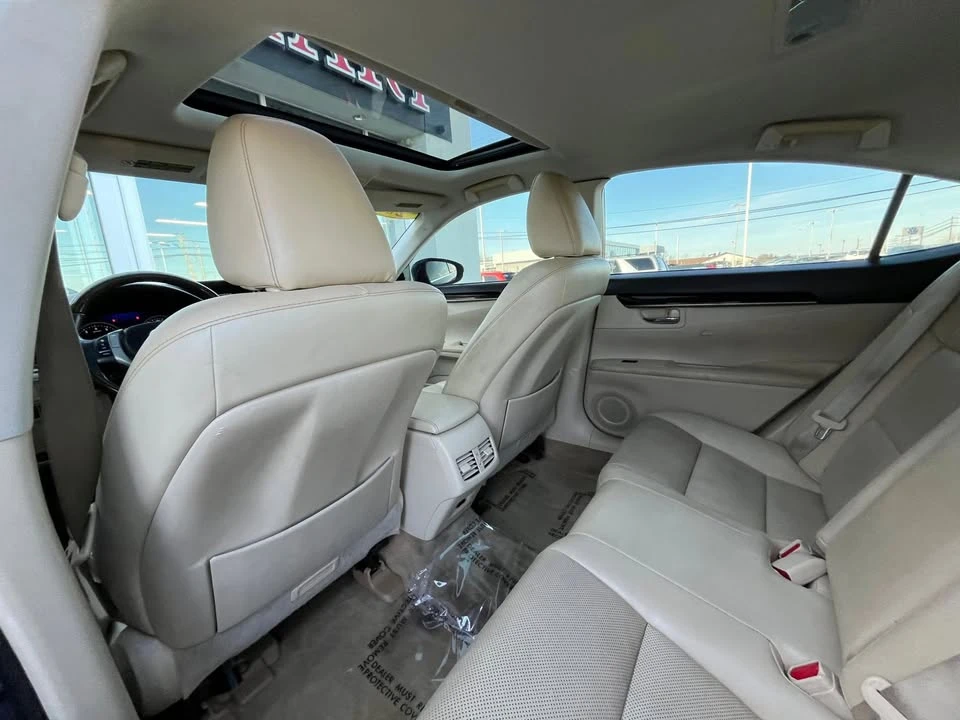 2015 Lexus ES 6th Gen - Image 18 of 18