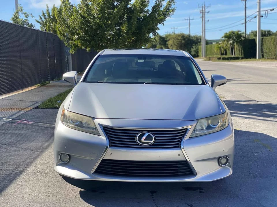 2015 Lexus ES 6th Gen - Image 2 of 14