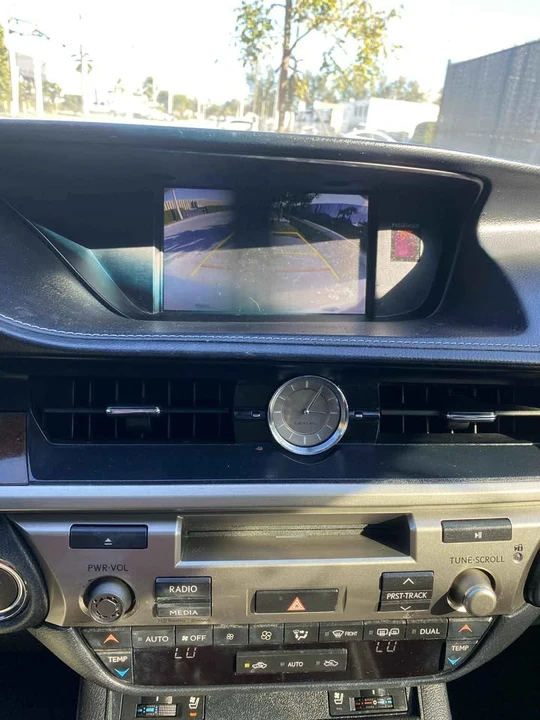2015 Lexus ES 6th Gen - Image 10 of 14