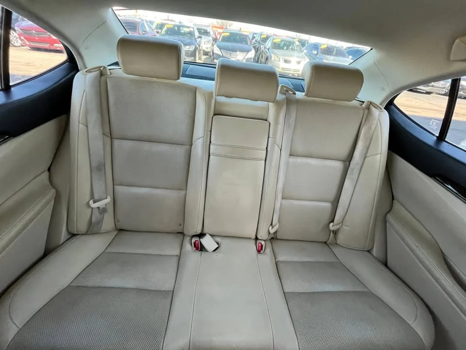 2015 Lexus ES 6th Gen - Image 15 of 18