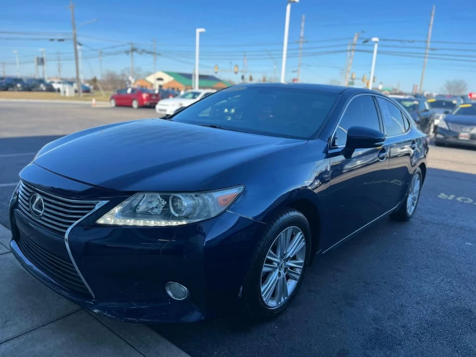 2015 Lexus ES 6th Gen - Image 5 of 18