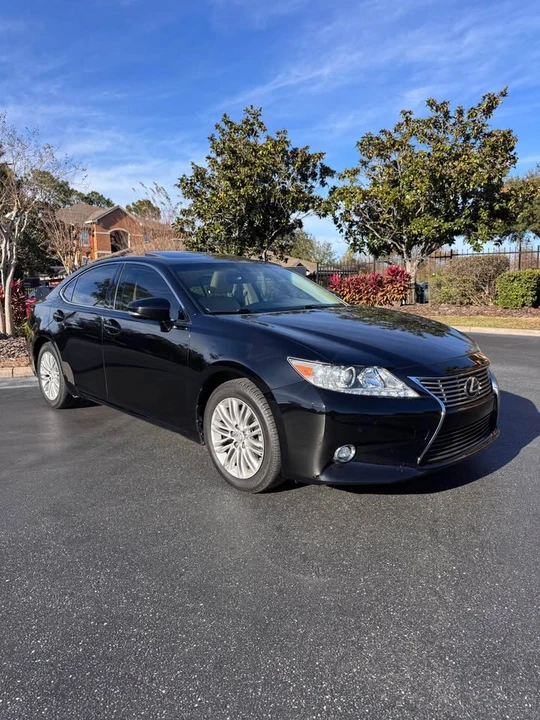 2015 Lexus ES 6th Gen - Image 3 of 9