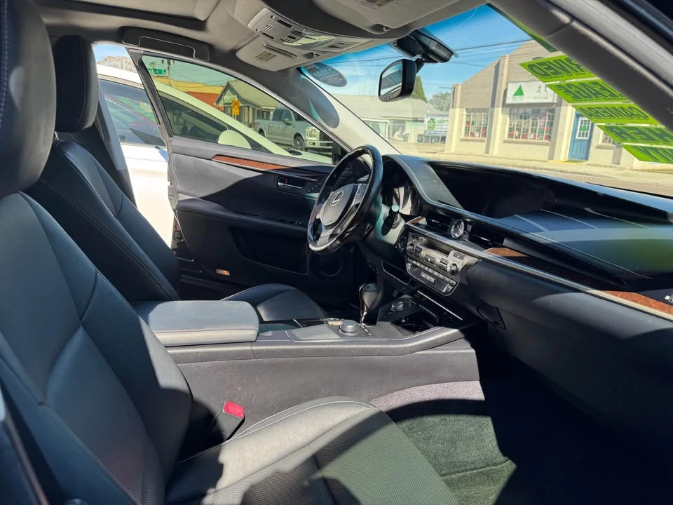 2015 Lexus ES 6th Gen - Image 7 of 10