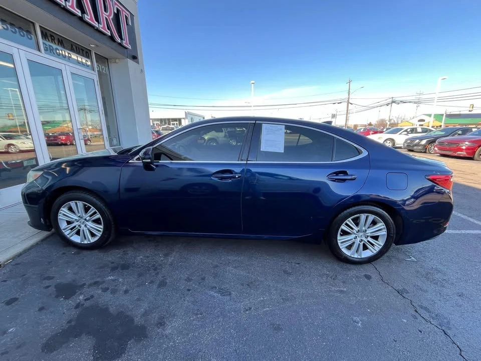 2015 Lexus ES 6th Gen - Image 4 of 18