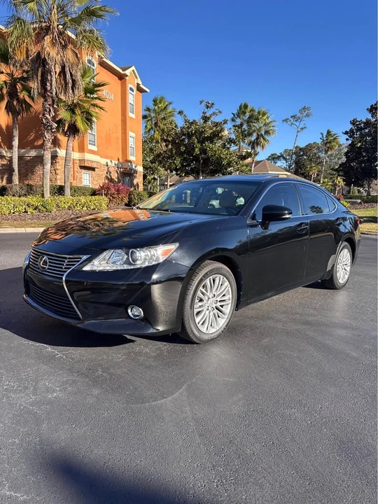 2015 Lexus ES 6th Gen - Image 2 of 7
