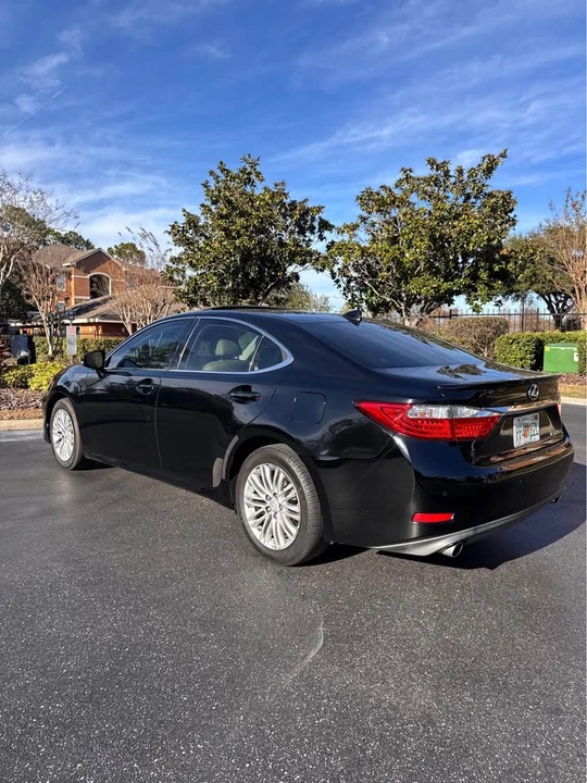 2015 Lexus ES 6th Gen - Image 3 of 7