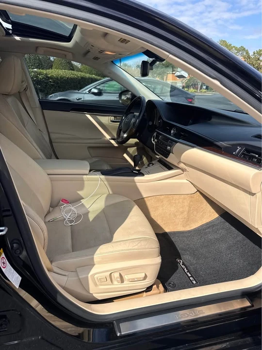 2015 Lexus ES 6th Gen - Image 10 of 15