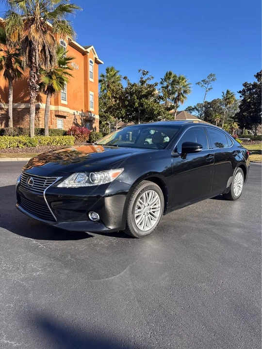 2015 Lexus ES 6th Gen - Image 3 of 15