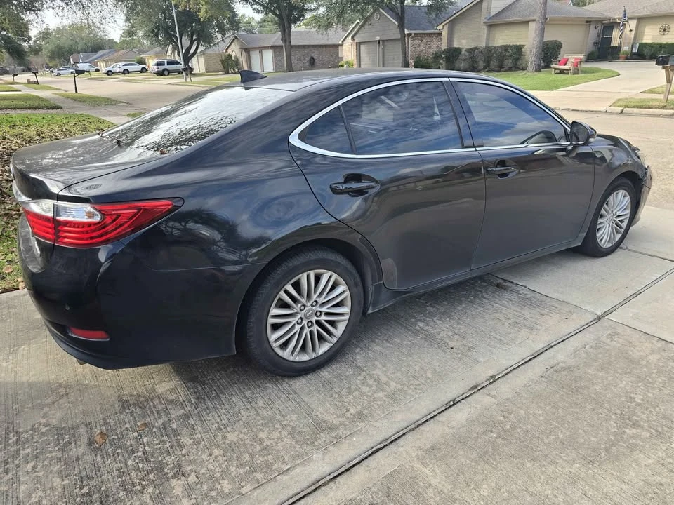 2015 Lexus ES 6th Gen - Image 2 of 7