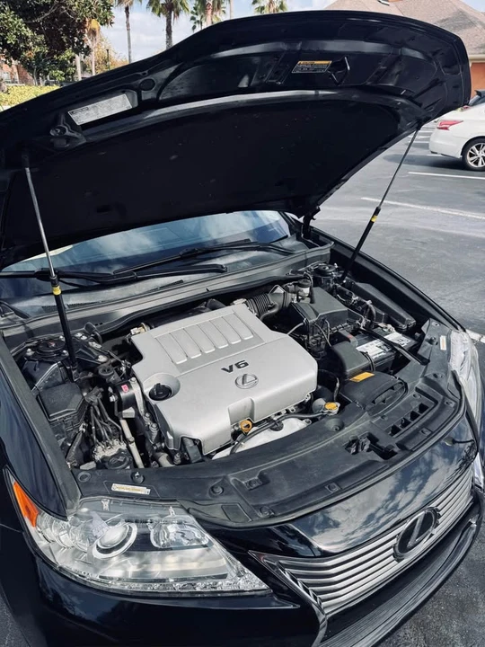 2015 Lexus ES 6th Gen - Image 11 of 15